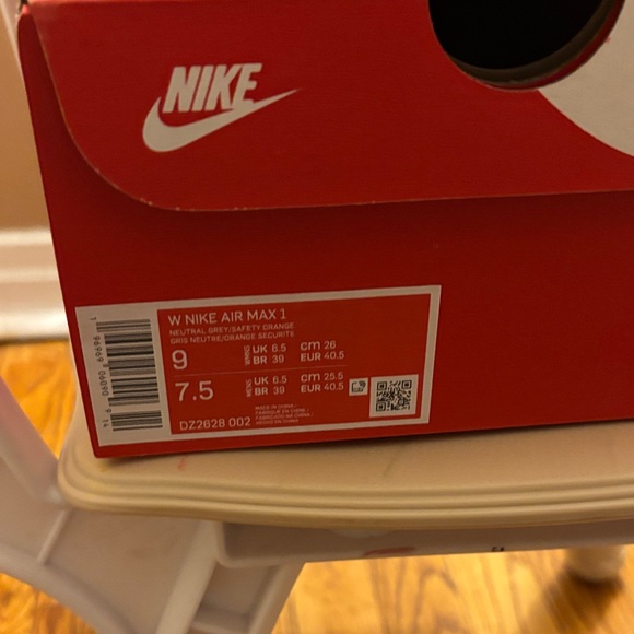 Nike Orange and White Athletic Shoes Nike Air Max  for women brand new very cute - Picture 6 of 6